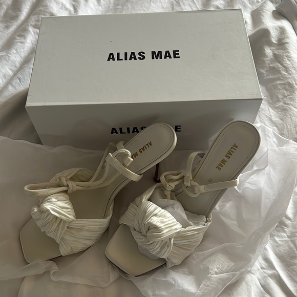 Alias Mae Mina Sandal in Ivory, never worn! Size 40 (U.S. size 9). - Picture 2 of 7